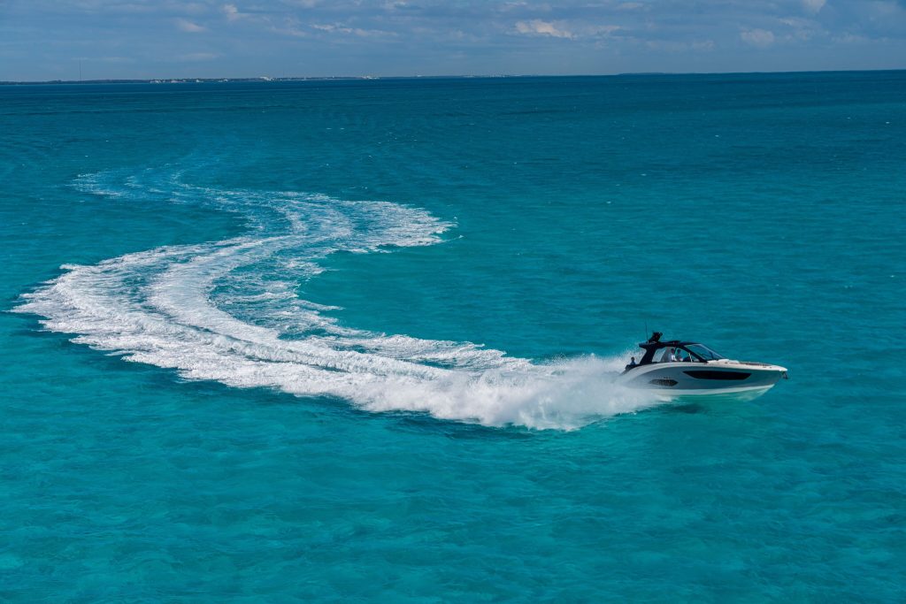 Sea Ray 370 Sundancer OB 2027 (99)